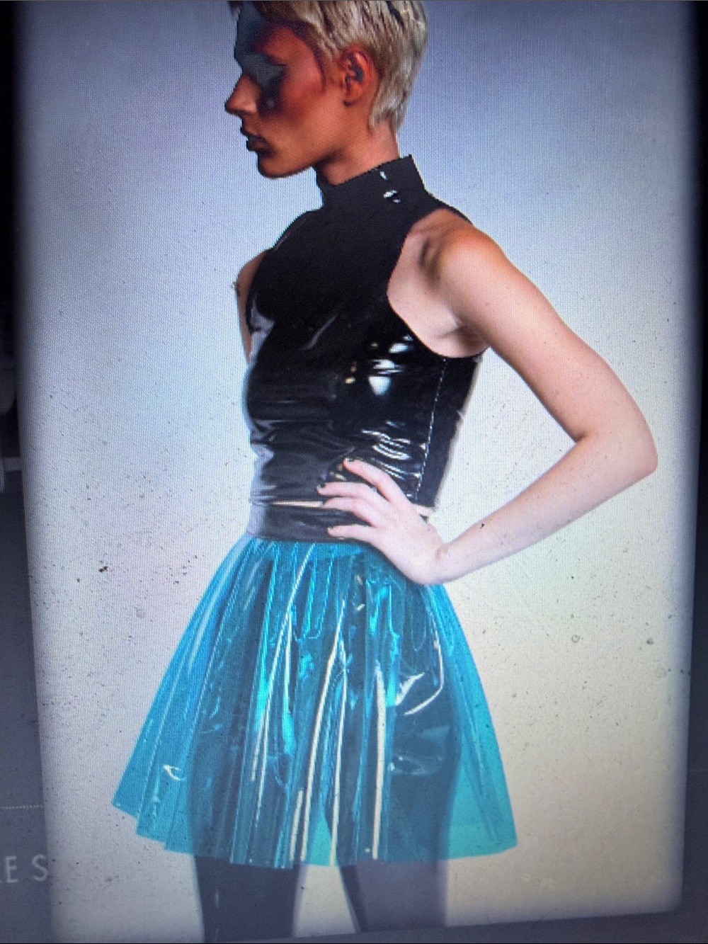 Michelle Uberreste Intrigue Crop Top - Picture 4 of 4